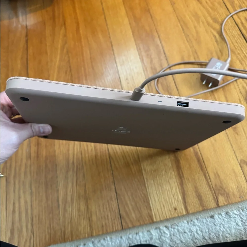 Courant Catch 3 Belgium Linen Wireless Charging Station - Picture 11 of 11